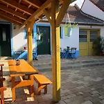 Hostal Ledňáček