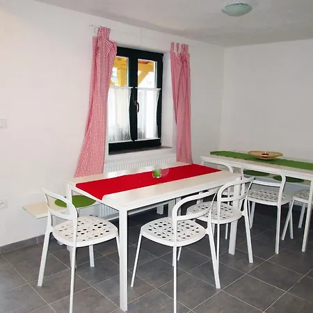Hostel Lednacek