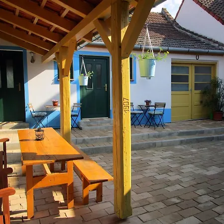 Hostel Lednacek